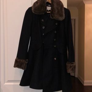 Women faux fur collar and sleeves coat